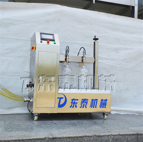 如何清洗小型食用油灌裝機(jī)？東泰告訴你